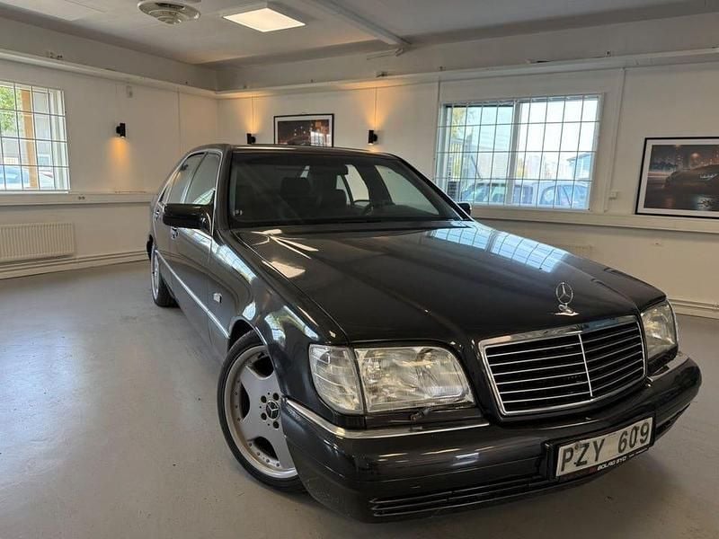 Mörkgrå Begagnad 1994 Mercedes S420 AMG Sedan | 99 900 kr - Bild 1/4