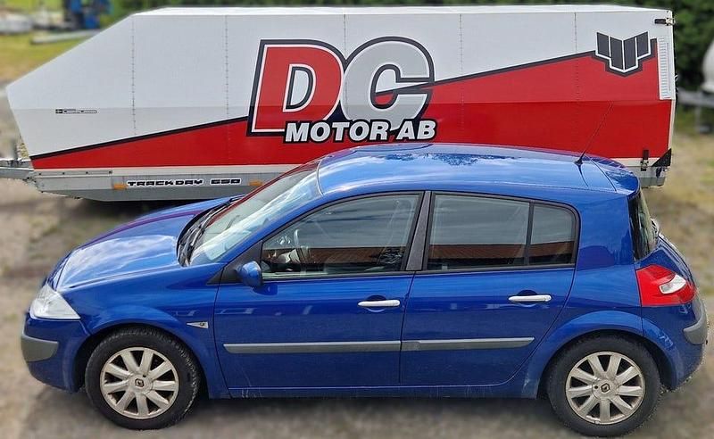 Mörkblå Begagnad 2007 Renault Mégane II Halvkombi | 19 900 kr (Marknadspris) - Bild 1/4