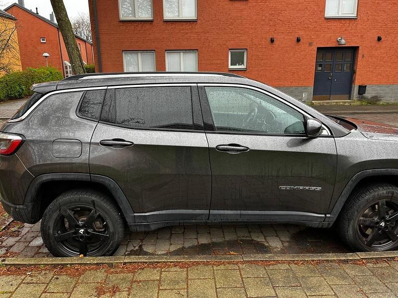 Begagnad Jeep Compass 170 HK (125 kW) 2018 Grå SUV