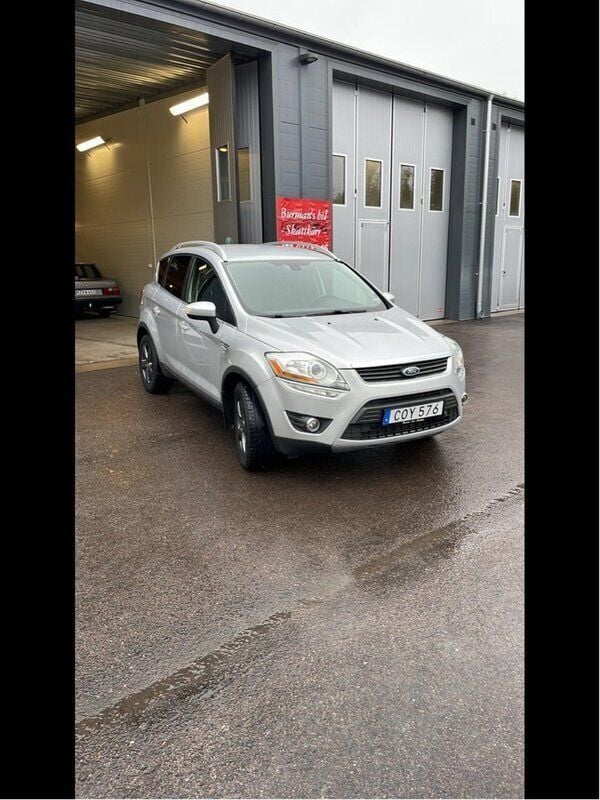 Grå Begagnad 2012 Ford Kuga Titanium SUV | 70 000 kr (Superpris) - Bild 1/4