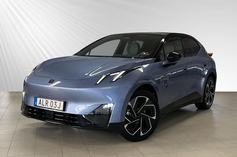 Blå Begagnad 2025 Lynk & Co 02 | 437 900 kr (Dyr) - Bild 1/4
