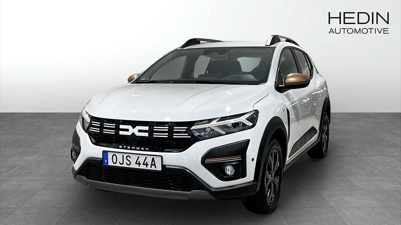 Vit Begagnad 2025 Dacia Sandero Extreme Halvkombi | 219 900 kr (Marknadspris) - Bild 1/4