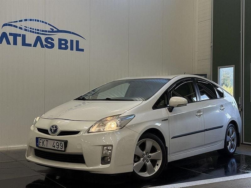 Vit Begagnad 2009 Toyota Prius Halvkombi | 94 900 kr (Marknadspris) - Bild 1/4