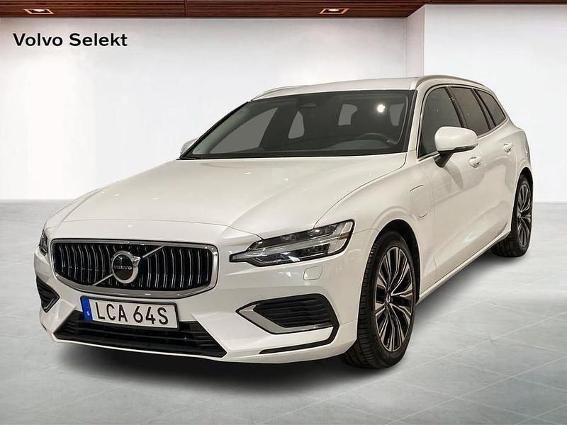 Begagnad Volvo V60 Core 355 HK (261 kW) 2023 Vit Kombi