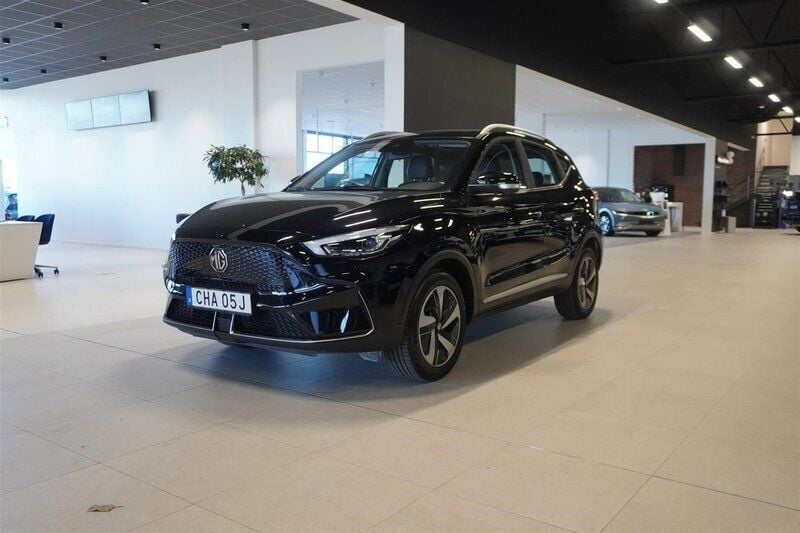 Svart Begagnad 2021 MG ZS Luxury Sedan | 219 900 kr (Superpris) - Bild 1/4