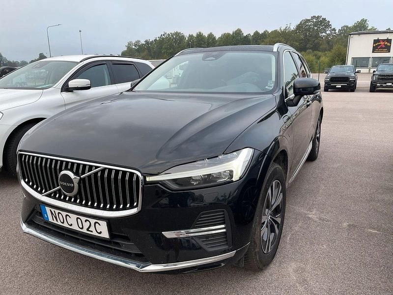 Svart Begagnad 2023 Volvo XC60 Core SUV | 385 000 kr (Superpris) - Bild 1/2
