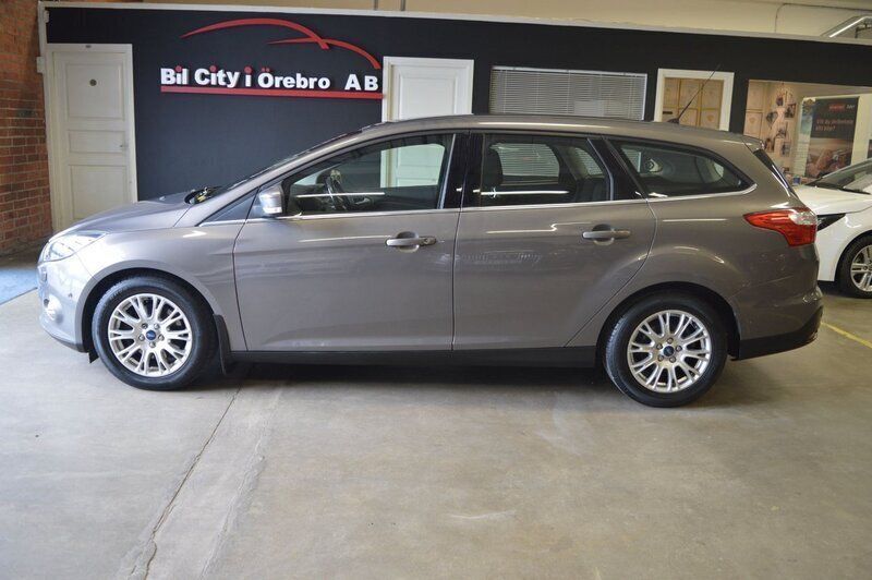 Brun Begagnad 2012 Ford Focus Titanium Kombi | 69 900 kr (Lite dyr) - Bild 1/4
