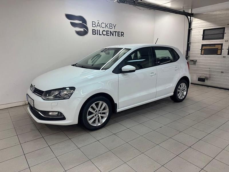 Vit Begagnad 2016 VW Polo Halvkombi | 84 000 kr (Marknadspris) - Bild 1/4