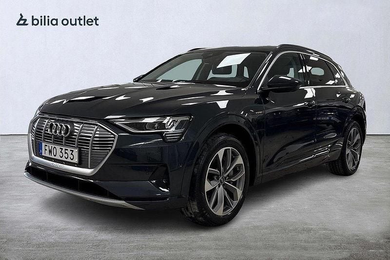 Grå Begagnad 2022 Audi e-tron SUV | 387 000 kr (Marknadspris) - Bild 1/4