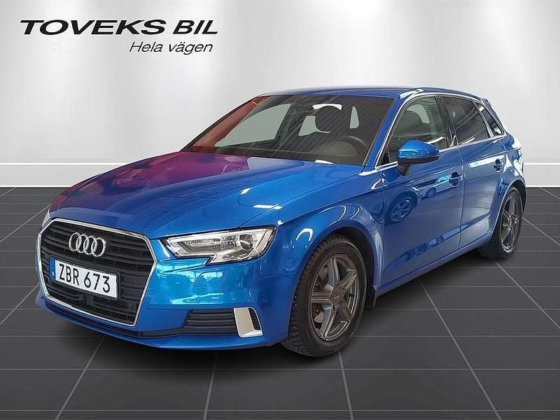 Blå Begagnad 2017 Audi A3 Sportback Proline Halvkombi | 149 900 kr (Marknadspris) - Bild 1/4