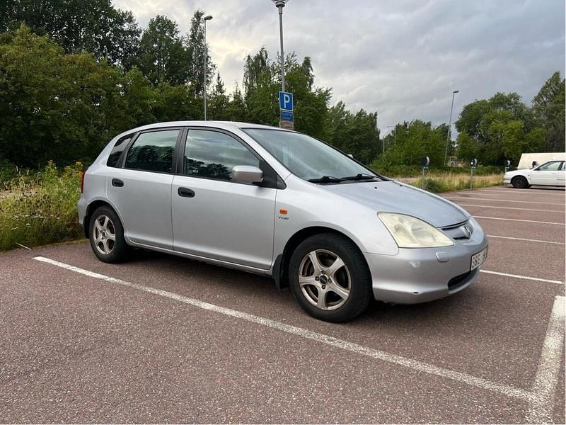 Grå Begagnad 2001 Honda Civic Halvkombi | 29 000 kr (Marknadspris) - Bild 1/4