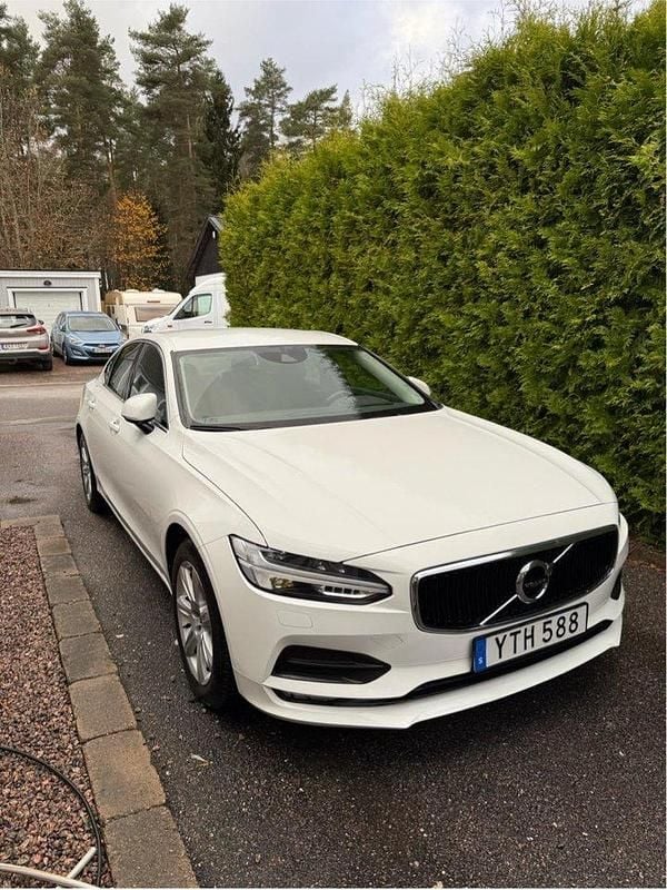 Vit Begagnad 2018 Volvo S90 Momentum Sedan | 180 000 kr (Marknadspris) - Bild 1/4
