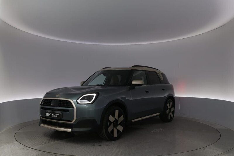 Grön Begagnad 2023 Mini Countryman Favoured SUV | 419 900 kr (Marknadspris) - Bild 1/4