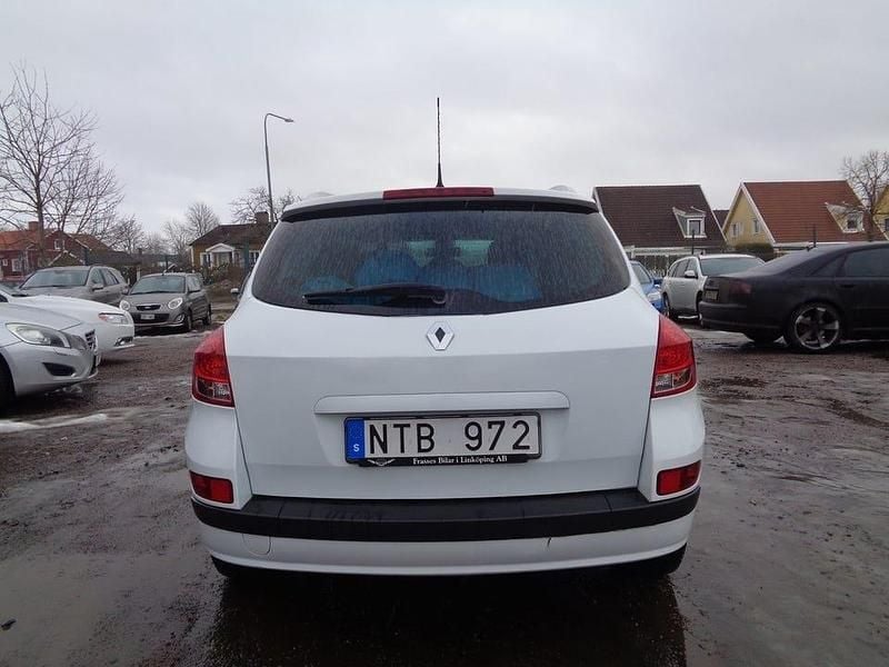 Begagnad Renault Clio IV 103 HK (75 kW) 2012 Vit Kombi