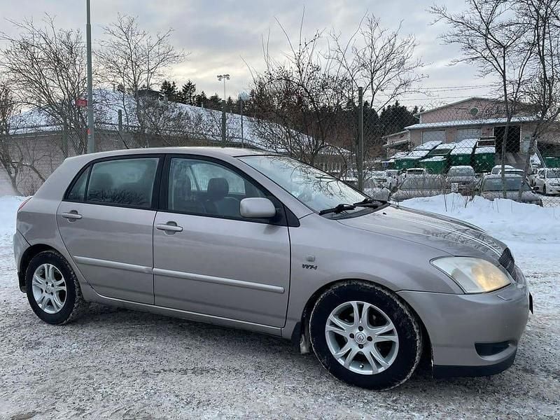 Begagnad 2002 Toyota Corolla Halvkombi | 29 000 kr (Marknadspris) - Bild 1/4