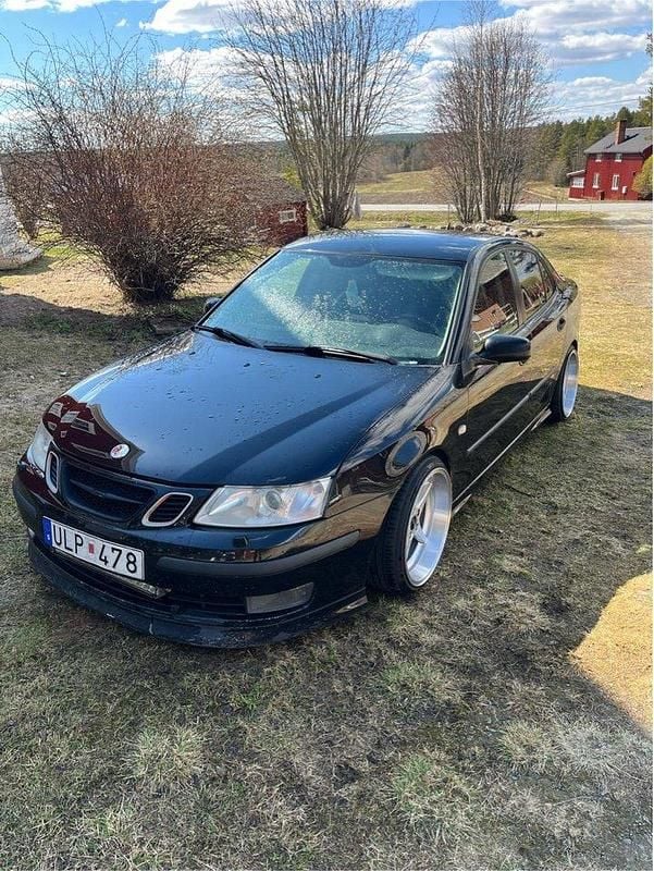 Svart Begagnad 2004 Saab 9-3 Aero Sedan | 11 000 kr (Superpris) - Bild 1/4
