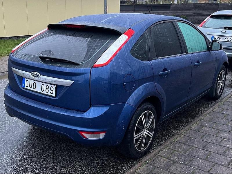 Blå Begagnad 2008 Ford Focus Halvkombi | 23 000 kr (Marknadspris) - Bild 1/4