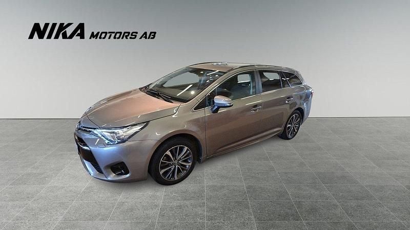 Brun Begagnad 2016 Toyota Avensis Multidrive S Kombi | 144 900 kr (Marknadspris) - Bild 1/4