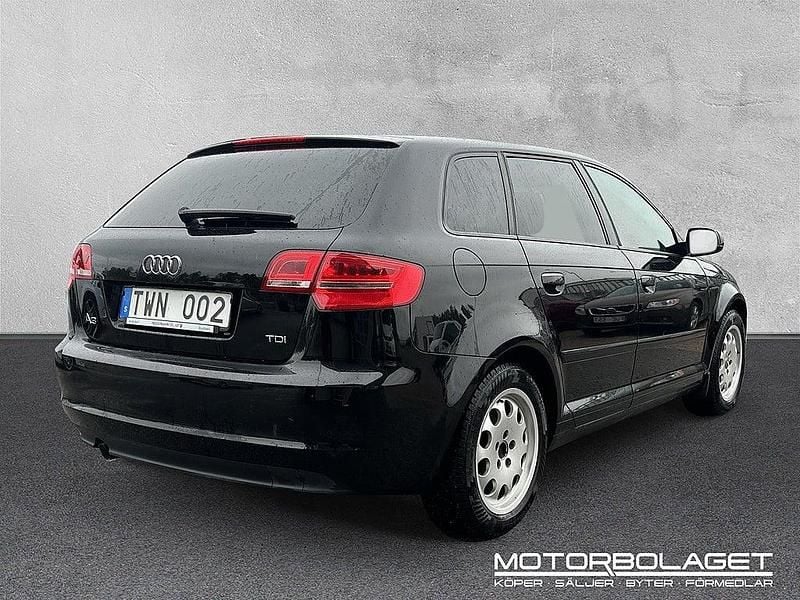 Begagnad Audi A3 Sportback Attraction 105 HK (77 kW) 2012 Svart Halvkombi