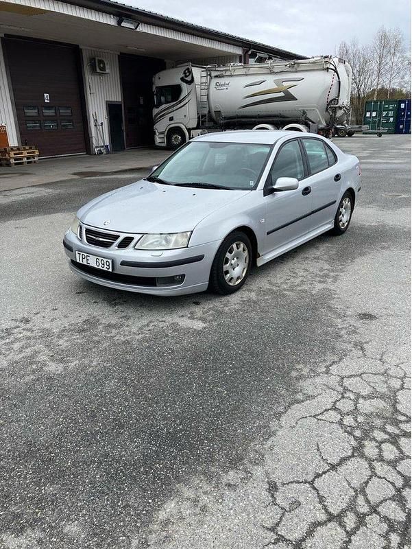 Grå Begagnad 2003 Saab 9-3 Sedan | 9 500 kr (Superpris) - Bild 1/4