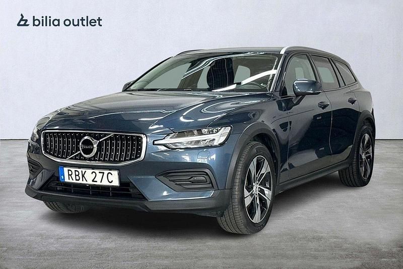 Mörkblå Begagnad 2021 Volvo V60 CC Kombi | 264 900 kr (Marknadspris) - Bild 1/4