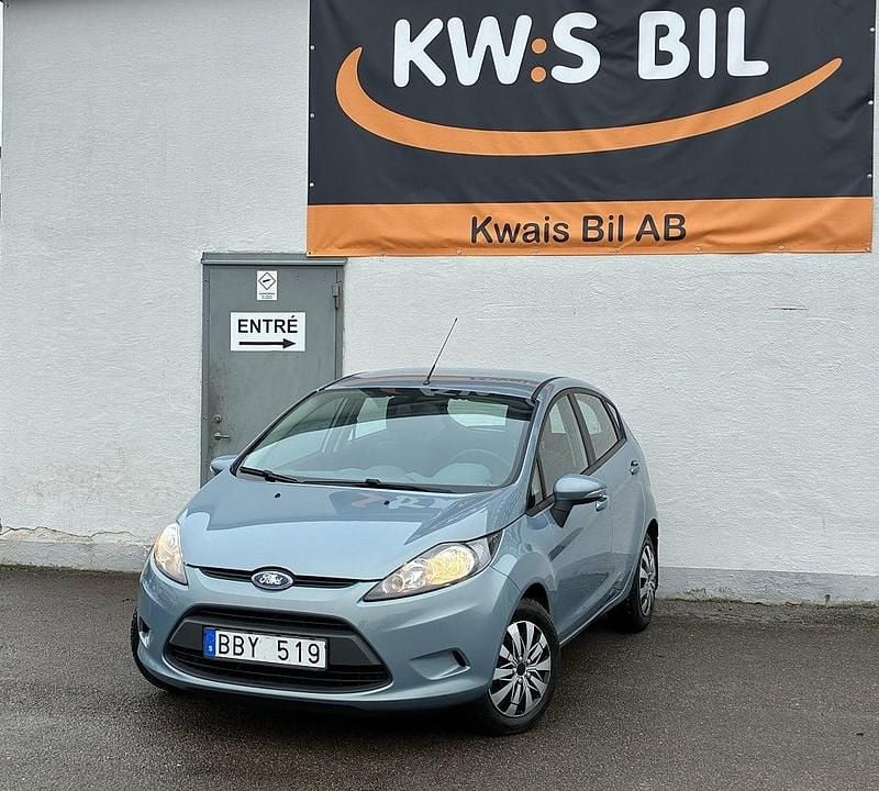 Begagnad Ford Fiesta Trend 75 HK (55 kW) 2010 Grå Halvkombi