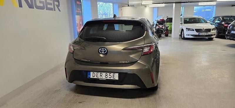Begagnad Toyota Corolla Hybrid Style 122 HK (89 kW) 2019 Grön Halvkombi