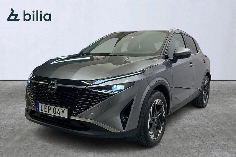 Grå Begagnad 2024 Nissan Qashqai N-Connecta SUV | 359 000 kr (Marknadspris) - Bild 1/4