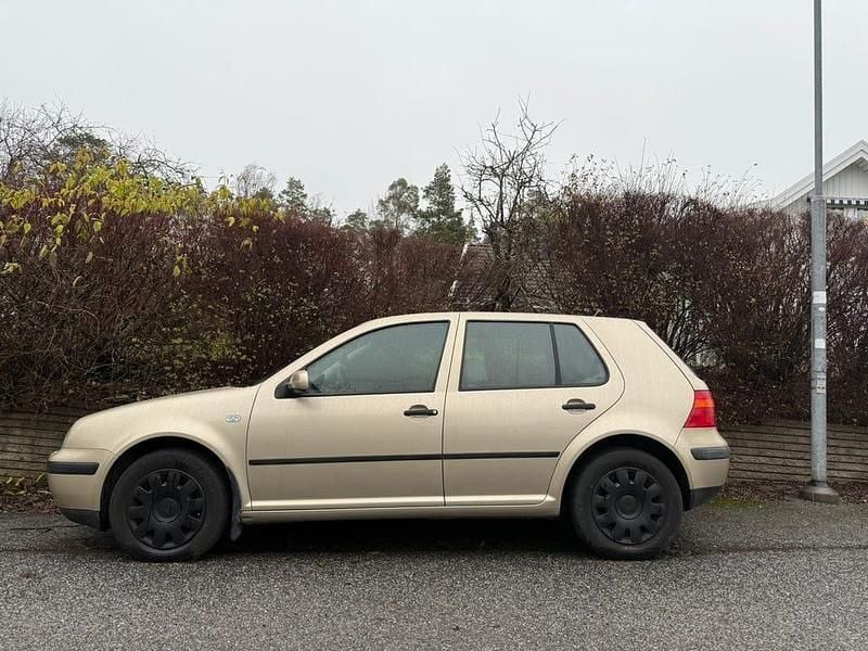 Begagnad 2003 VW Golf IV Halvkombi | 28 500 kr (Marknadspris) - Bild 1/4