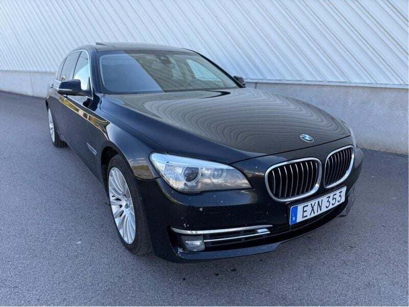 Begagnad 2015 BMW 750L Sedan | 155 000 kr - Bild 1/4