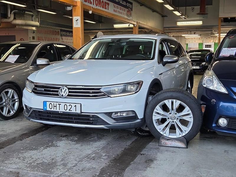 Vit Begagnad 2016 VW Passat Alltrack Kombi | 119 999 kr (Lite dyr) - Bild 1/4
