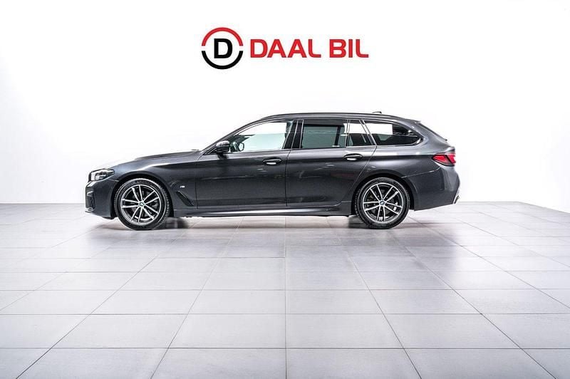Grå Begagnad 2021 BMW 520 M Sport Kombi | 339 700 kr (Bra pris) - Bild 1/4