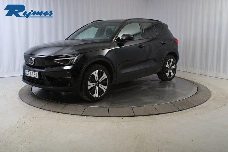 Svart Begagnad 2022 Volvo XC40 Core SUV | 309 900 kr (Bra pris) - Bild 1/4