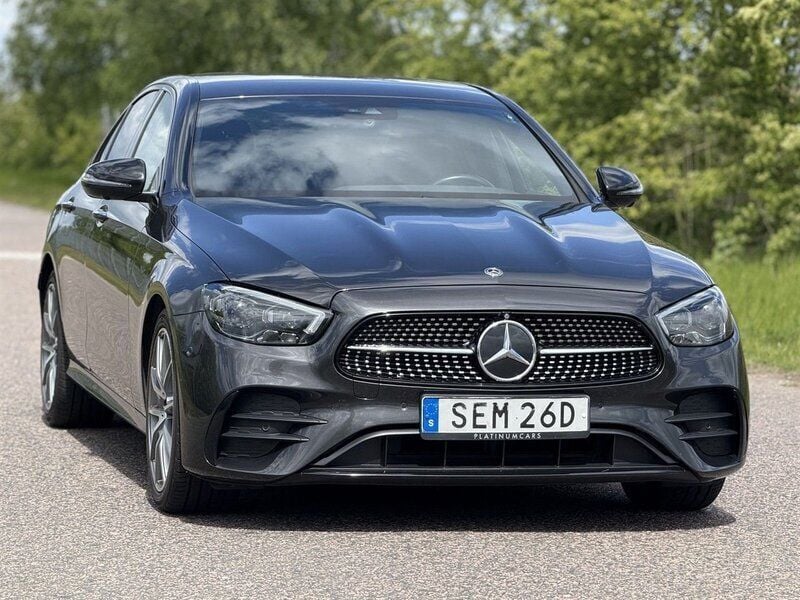 Grå Begagnad 2020 Mercedes E220 AMG line Sedan | 439 900 kr (Dyr) - Bild 1/4