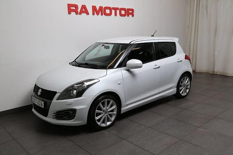 Vit Begagnad 2015 Suzuki Swift Sport Halvkombi | 99 900 kr (Marknadspris) - Bild 1/3