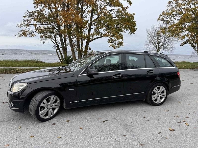 Svart Begagnad 2009 Mercedes C180 Kombi | 49 500 kr (Marknadspris) - Bild 1/4