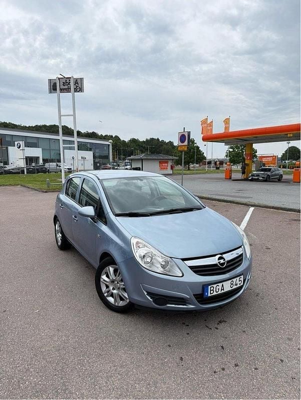 Blå Begagnad 2008 Opel Corsa Halvkombi | 45 000 kr (Lite dyr) - Bild 1/4