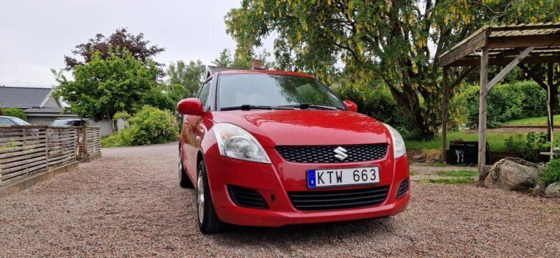 Röd Begagnad 2011 Suzuki Swift Halvkombi | 45 500 kr (Marknadspris) - Bild 1/4