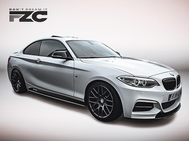 Vit Begagnad 2015 BMW M235 M Performance Sportkupé | 279 500 kr (Bra pris) - Bild 1/4
