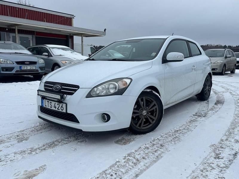 Begagnad Kia ProCeed 116 HK (85 kW) 2011 Vit Halvkombi