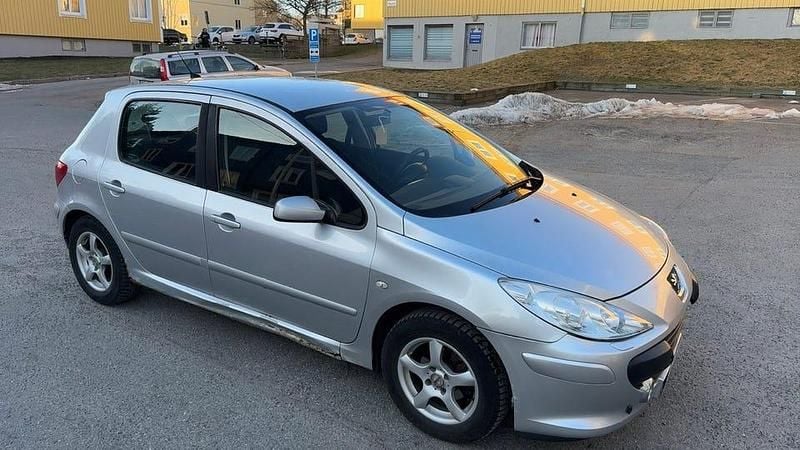 Begagnad Peugeot 307 2006 Silver