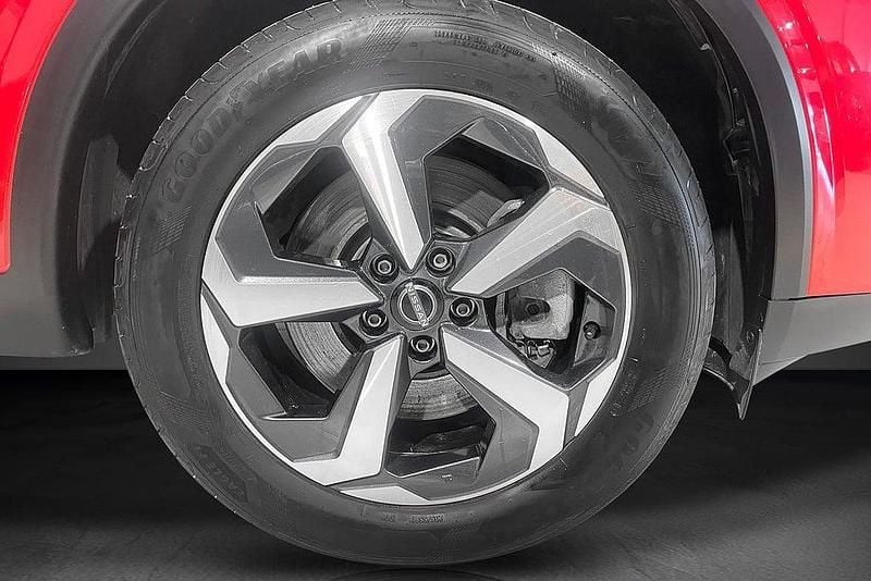 Begagnad Nissan Qashqai Acenta 158 HK (116 kW) 2023 Röd SUV