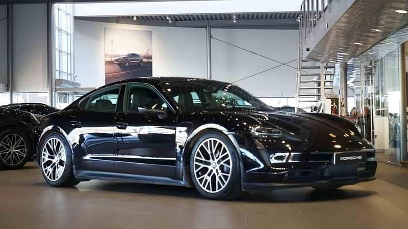Svart Begagnad 2021 Porsche Taycan Sportkupé | 599 000 kr - Bild 1/1