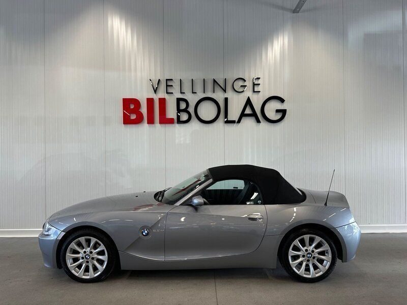 Ljusgrå Begagnad 2007 BMW Z4 Cab | 174 500 kr (Marknadspris) - Bild 1/4