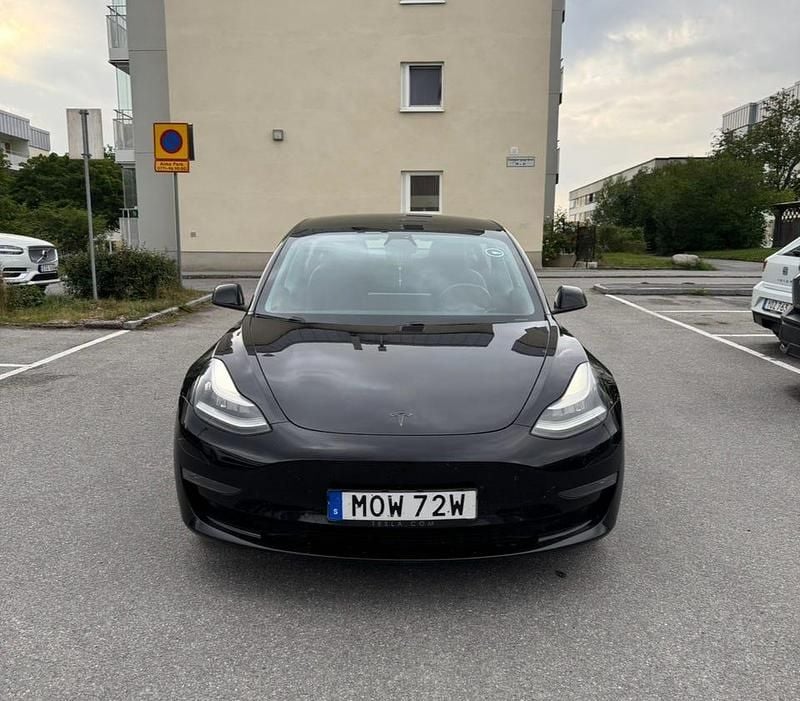 Begagnad 2019 Tesla Model 3 Long Range AWD Sedan | 195 000 kr (Marknadspris) - Bild 1/4