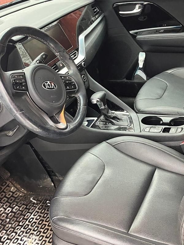 Begagnad Kia Niro 2019 Metallic ljusblå SUV