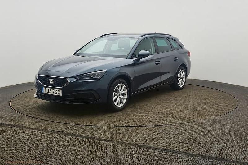 Grå Begagnad 2024 Seat Leon ST Kombi | 225 000 kr (Marknadspris) - Bild 1/4