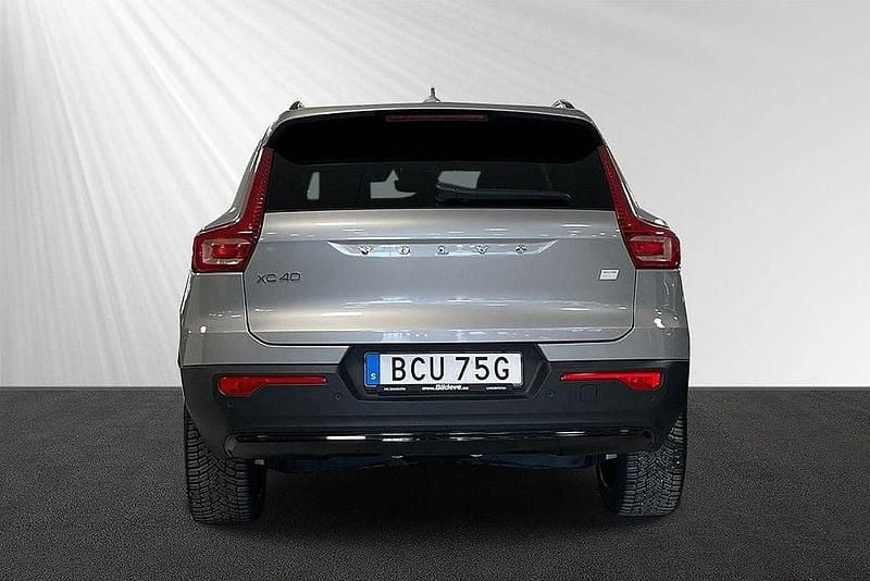 Begagnad Volvo XC40 Plus 169 kW (231 HK) 2022 Silver SUV
