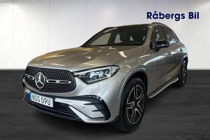 Mojavesilver metallic Begagnad 2024 Mercedes GLC300 AMG SUV | 699 800 kr (Bra pris) - Bild 1/4