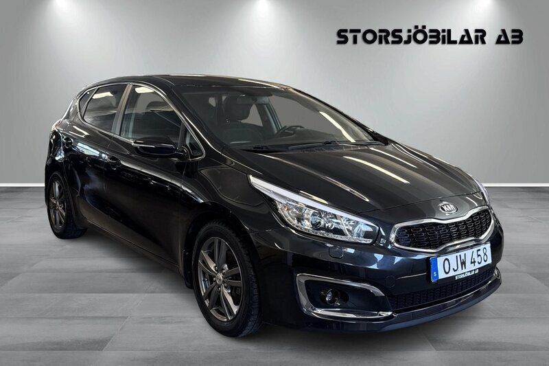 Svart Begagnad 2016 Kia Ceed Halvkombi | 119 000 kr (Marknadspris) - Bild 1/4